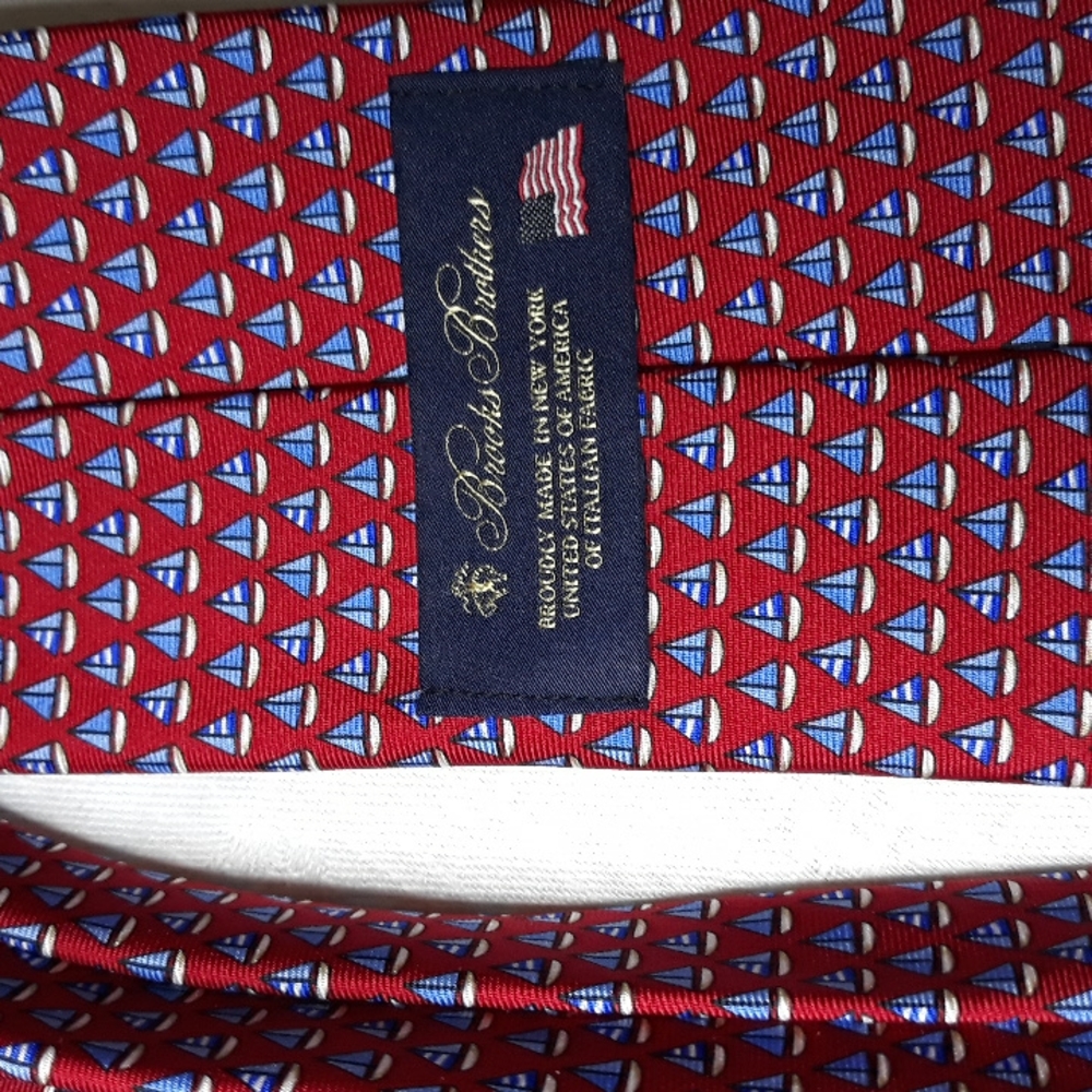 Brooks Brothers blue sailboats on a red background silk tie